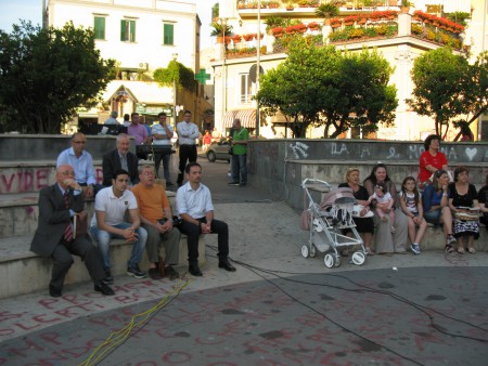 I credenti sono partecipi di ogni momento del culto all'aperto